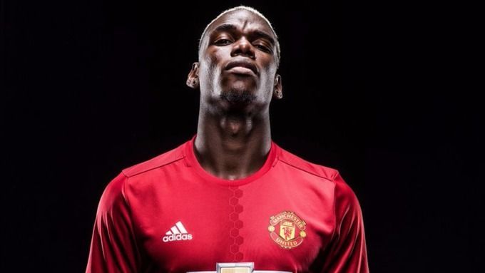 Pogba signs for Man Utd.