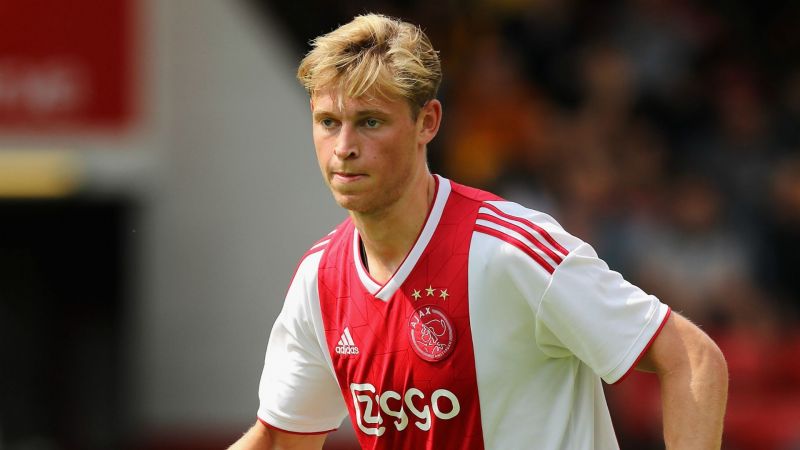 De Jong set for Ajax stay despite Barcelona interest