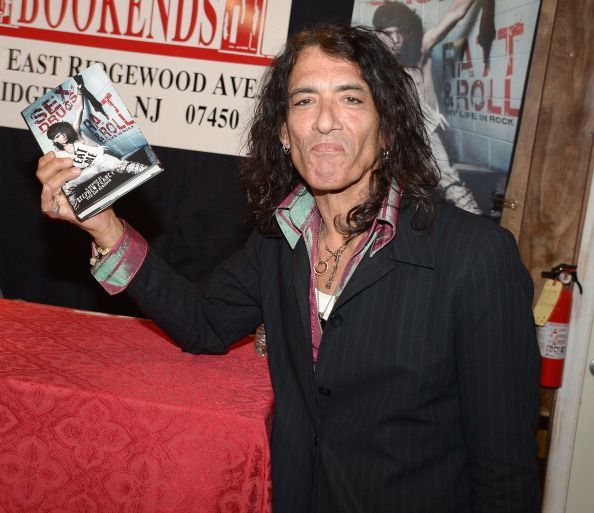 Ratt s Stephen Pearcy Talks Drag Racing New Album View To A Thrill
