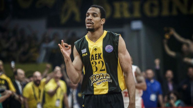 Risultati immagini per vince hunter basketball champions league