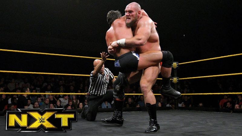 Lars Sullivan provou seu valor contra Roderick Strong