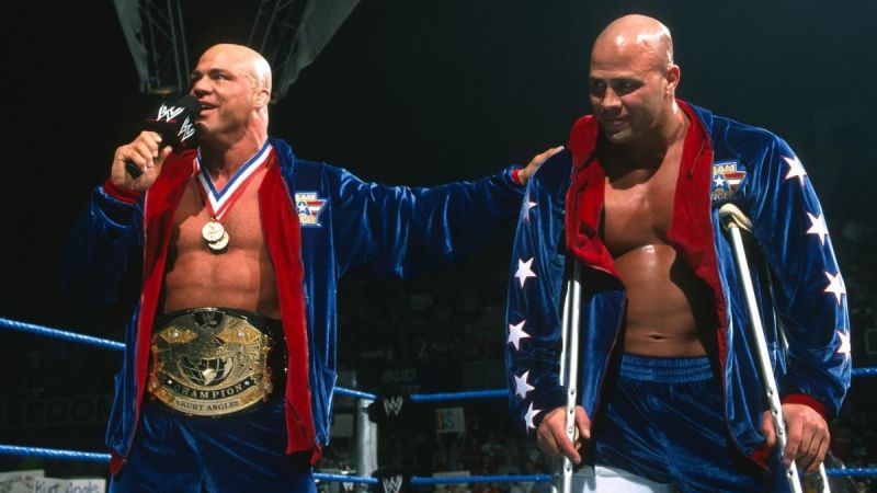 Kurt Angle y su hermano Eric en la vida real a principios de la década de 2000