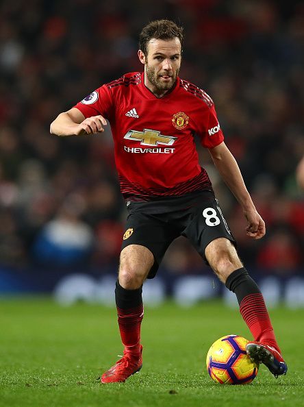 Mata adalah salah satu dari banyak pemain Manchester United yang cedera Mata adalah salah satu dari banyak pemain Manchester United yang cedera