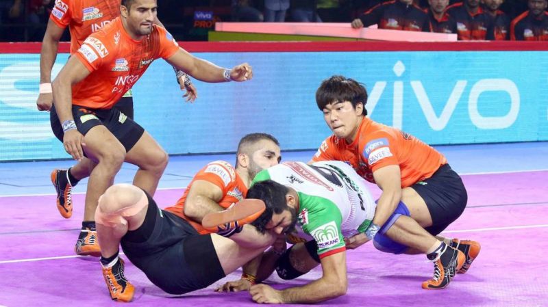 Can Fazel Atrachali keep Pardeep Narwal's threat at bay?