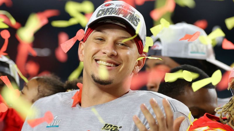 Mahomes - Cropped