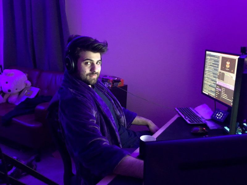SypherPK during a Fortnite live stream on Twitch (Image Credits: Manoosh on...