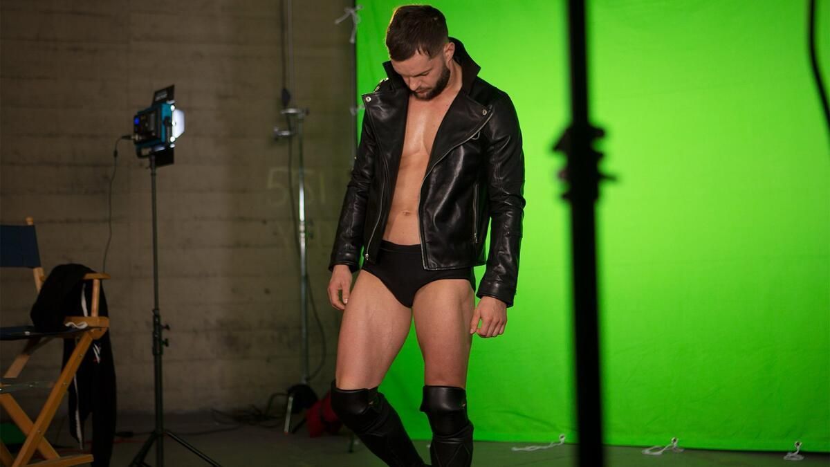 Current WWE champion gives CPR to Finn Balor after he falls to the ground at recent live event
