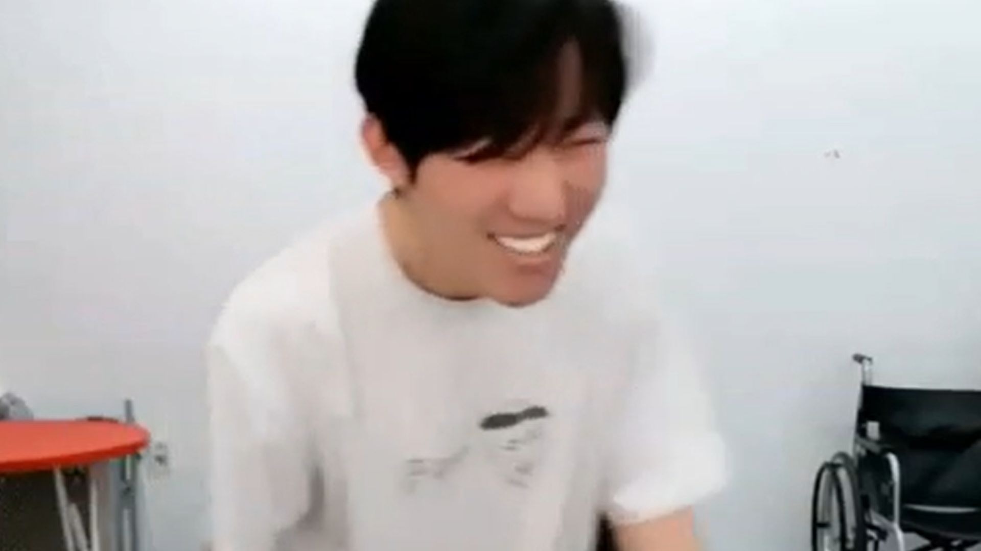 Video of South Korean YouTuber’s associate choking friend unconscious on livestream goes viral thumbnail