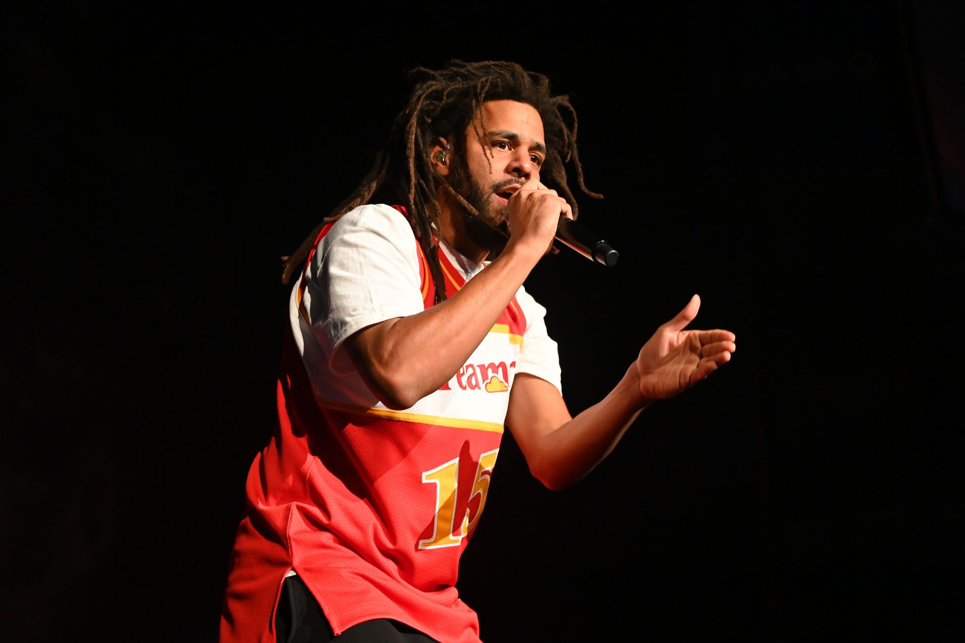 J Cole reportedly set up Drake and Kendrick Lamar in a group chat together before the beef kicked off last year  thumbnail