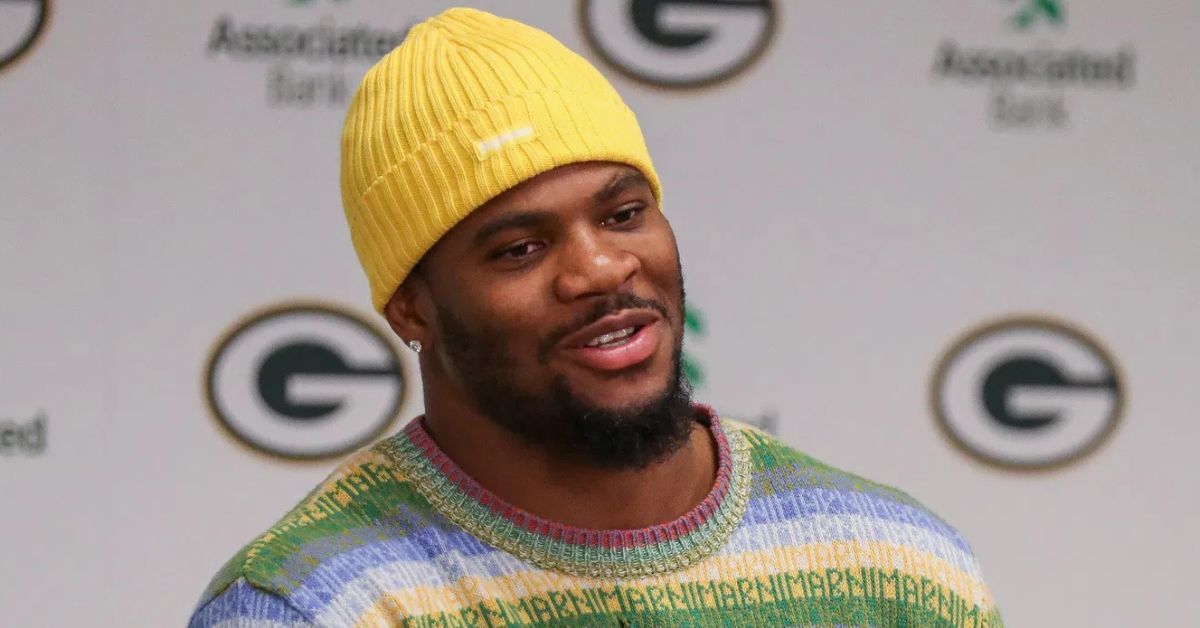 "Absolute disgrace" "Surprised it wasn't retired": NFL fans react as Micah Parsons takes legendary Packers jersey number 1 day after Cowboys trade