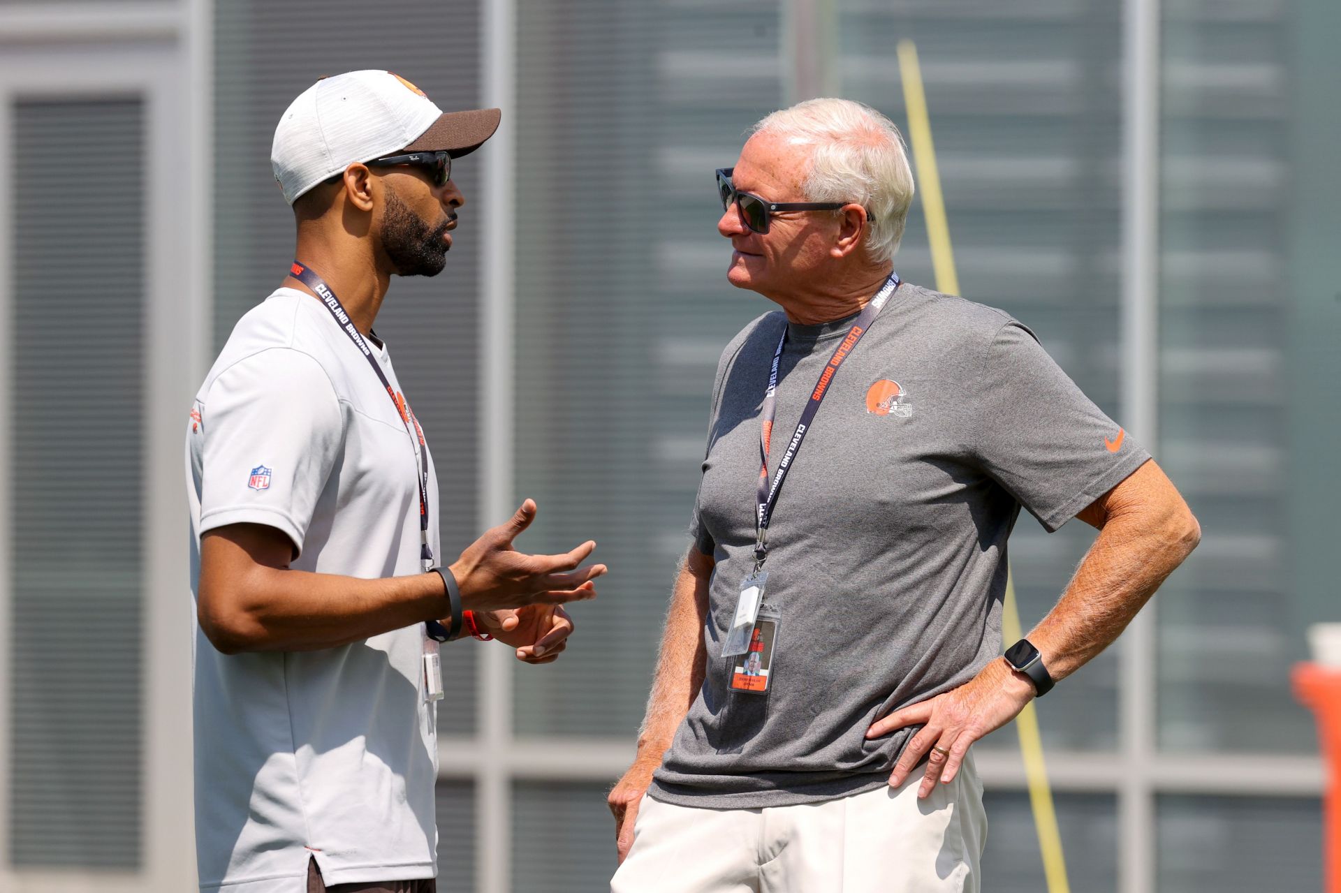 "Arch Manning and Jeremiah Smith too talented for AB": NFL fans react as Browns owner Jimmy Haslam, GM Andrew Berry, scout at Ohio State-Texas game