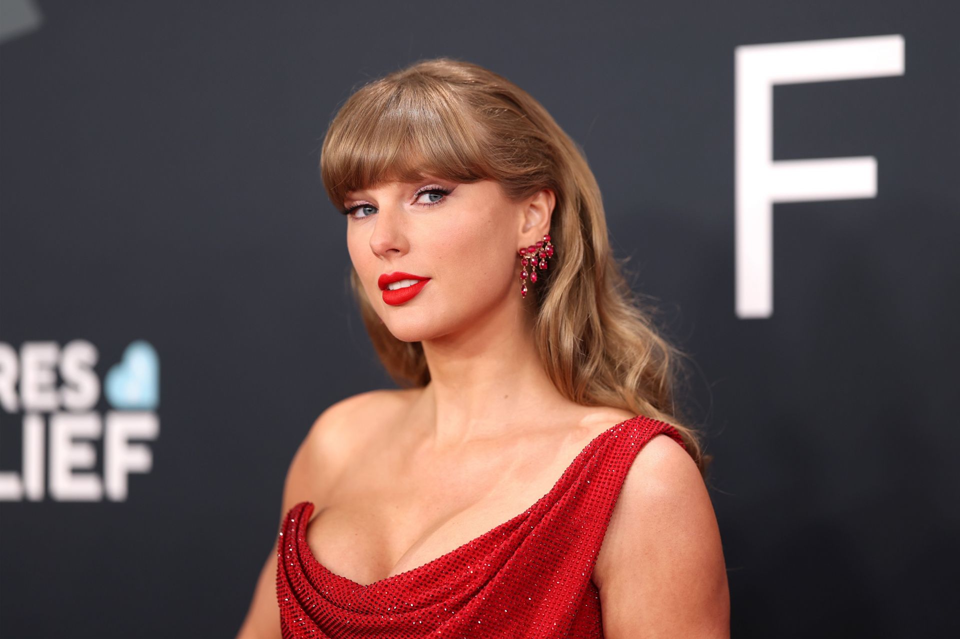 “Ended the chart obsessed allegations”: Netizens react as Taylor Swift reveals ‘The Life of a Showgirl’ will not have any additional tracks