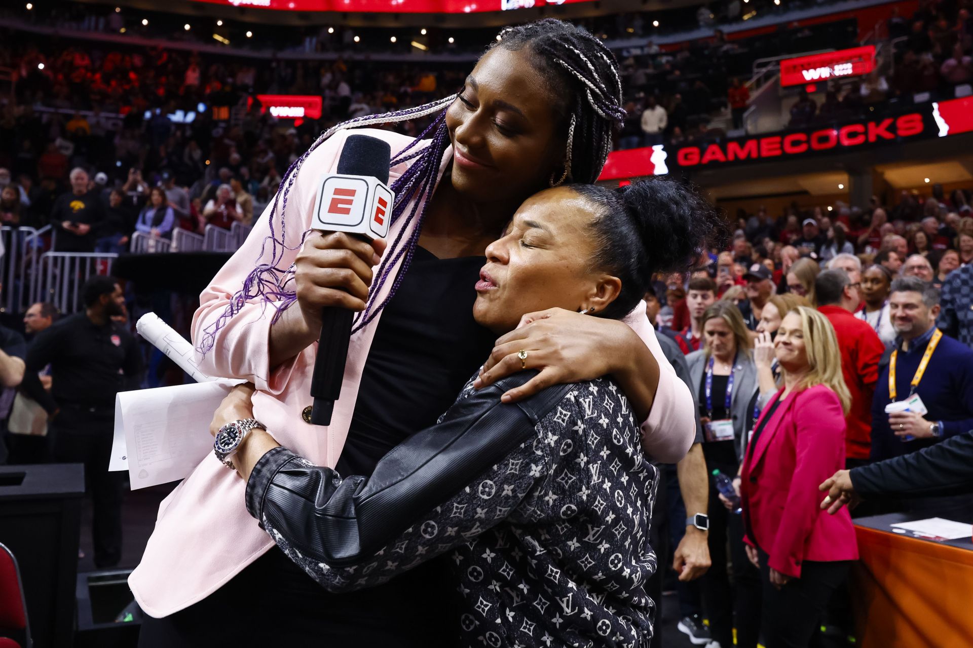"The smartest player in the history": Dawn Staley lavishes praise on Aliyah Boston