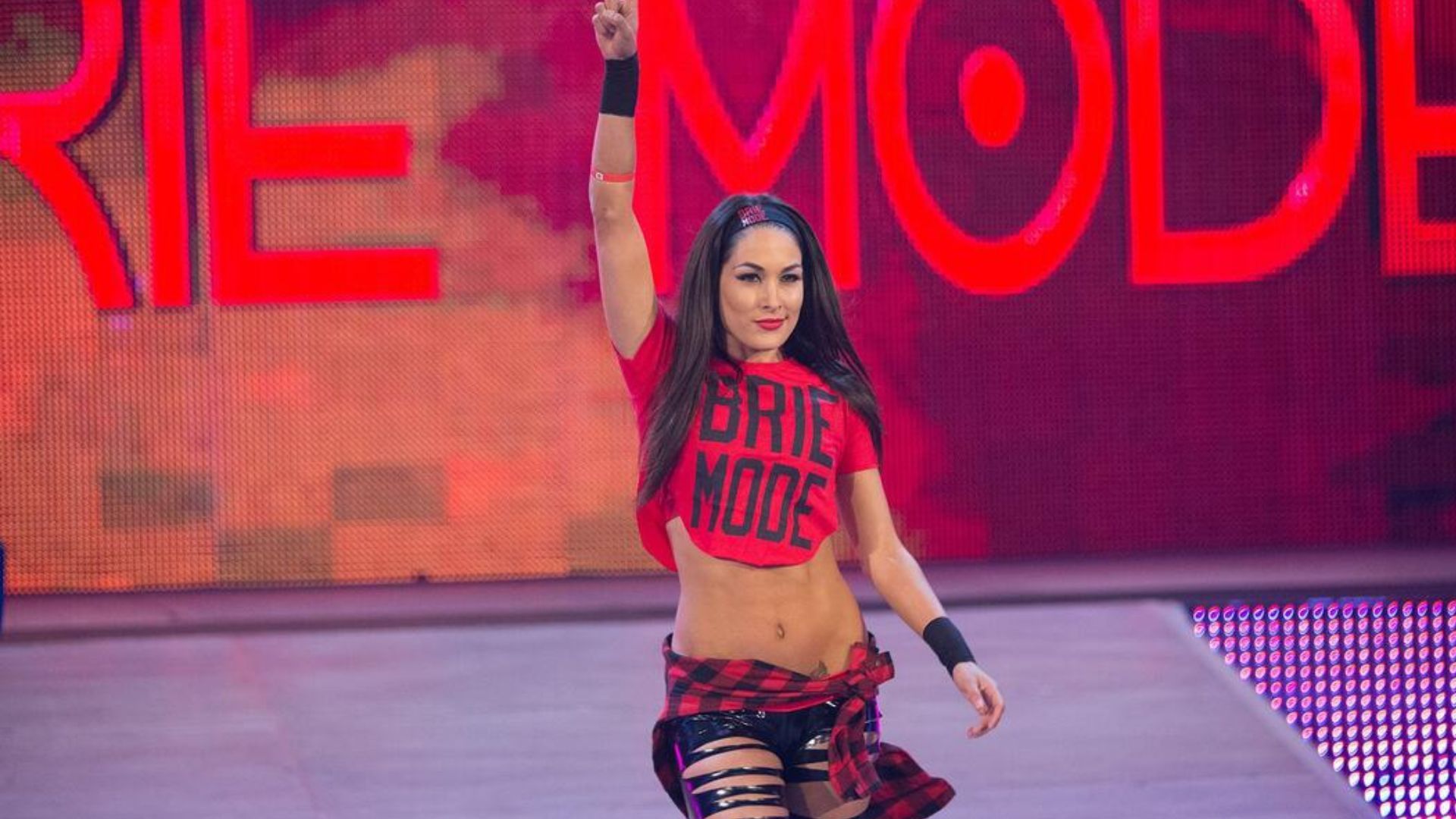 3 Clear signs that Brie Bella is coming back to WWE at Clash in Paris tonight