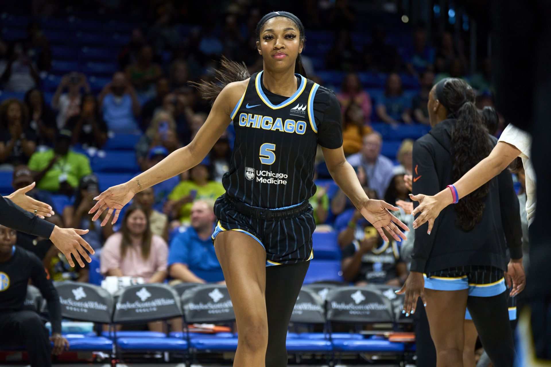 4× WNBA All-Star drops one-word reaction to Angel Reese chasing down her Chicago Sky franchise record amid rumors of being recruited by former team