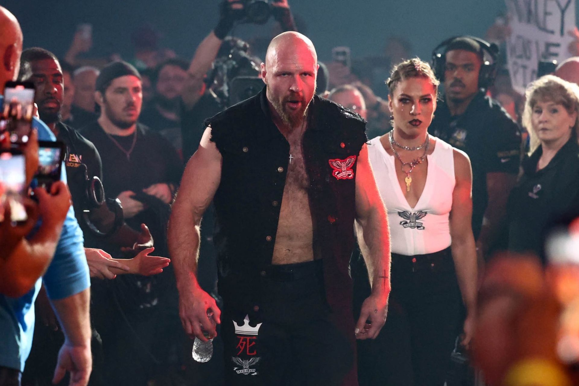 “Where they at”- Former AEW champion furious after coming up short against Jon Moxley