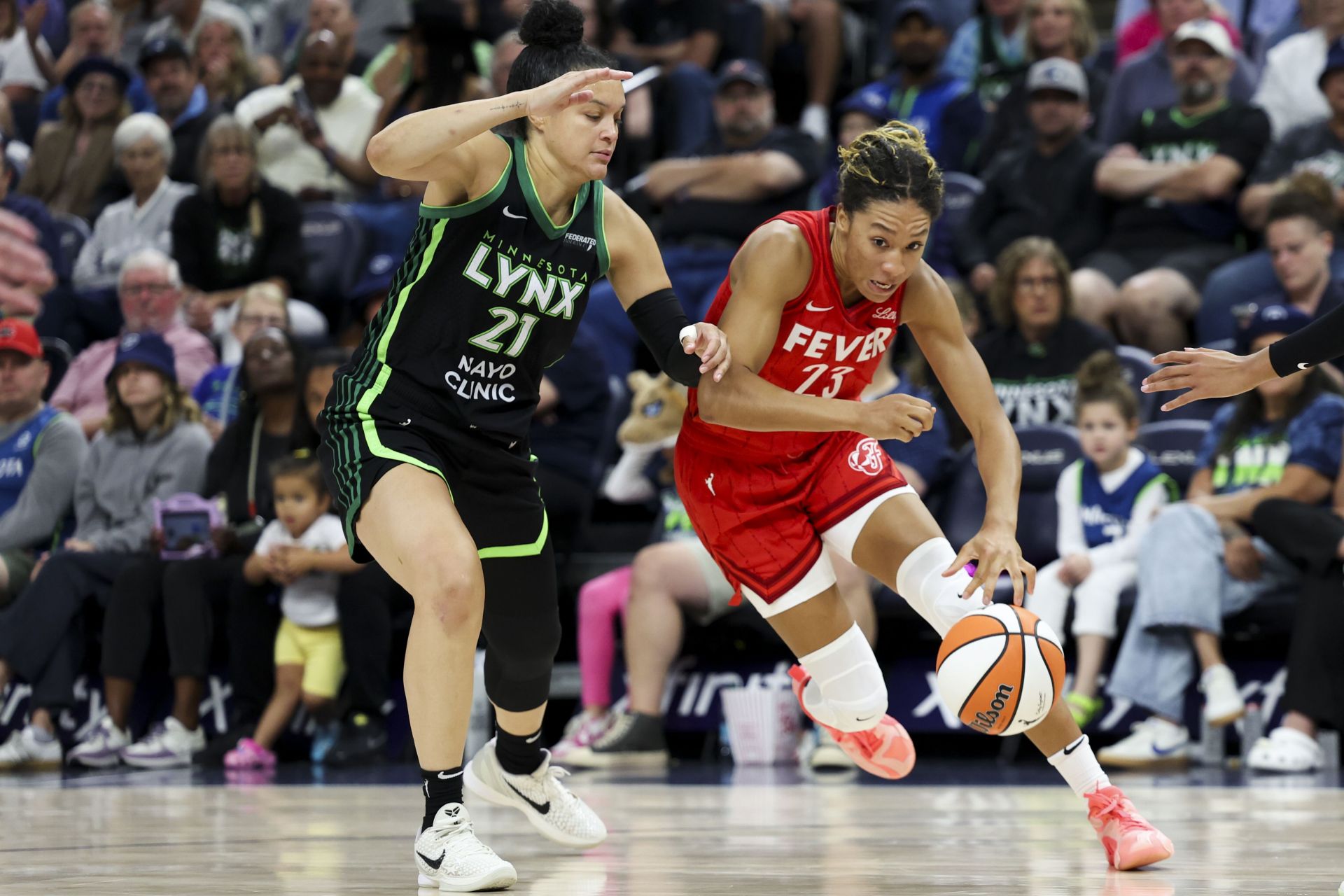 "Probably gon' cry": Aerial Powers' mom couldn't keep emotions in check after Caitlin Clark's Fever signed veteran guard on 7-day