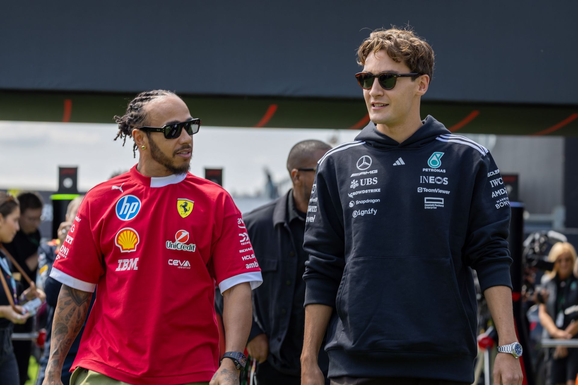 "Tory Russell just got into my good graces again": Fans react to George Russell supporting Lewis Hamilton amidst struggles at Ferrari