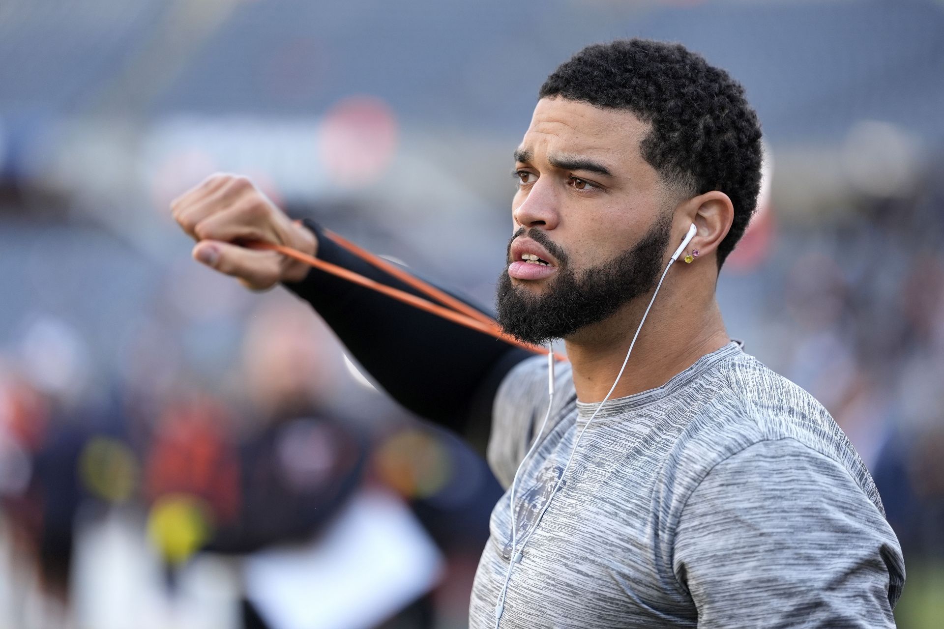 "What a moron. No one likes you": NFL fans rip Caleb Williams for laughing and talking during National Anthem performance before Bears-Vikings MNF