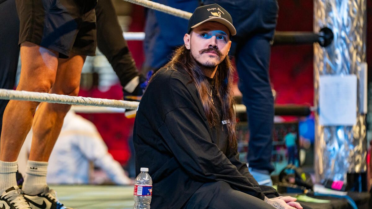 Former WWE Champion drops retirement tease; Dominik Mysterio reacts