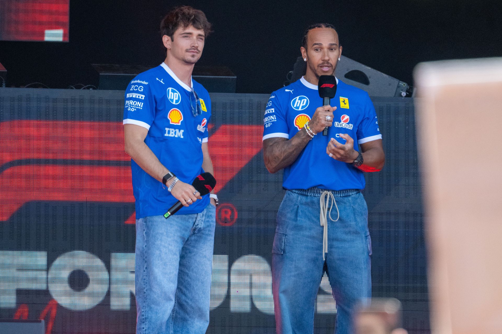 "It's an insult to common sense”: Veteran Italian journalist blasts Ferrari for not using Lewis Hamilton to give a tow to Charles Leclerc