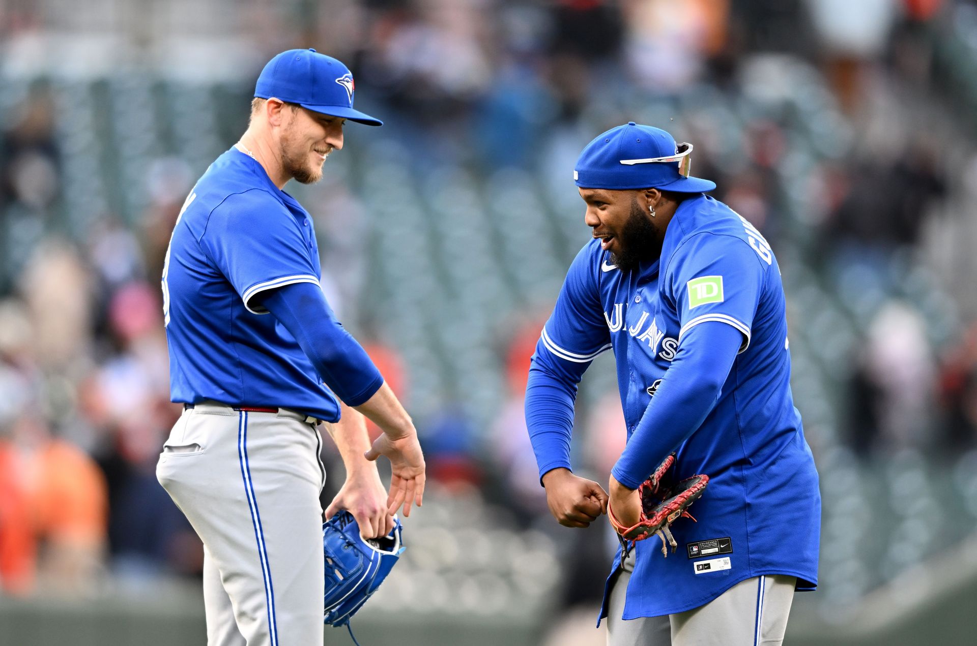 Blue Jays’ Jeff Hoffman celebrates Vladimir Guerrero Jr.’s 16th Yankee Stadium HR with perfect reaction in 7-1 win