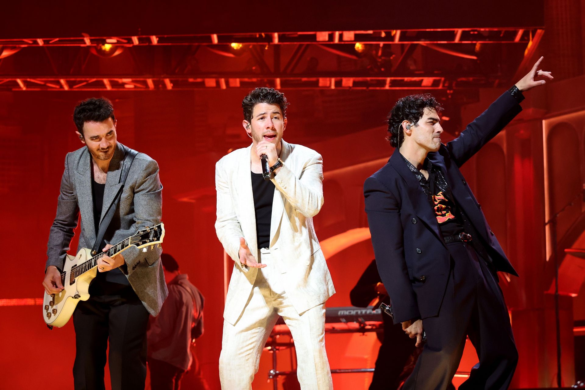 Jonas Brothers surprise fans by bringing out 5SOS for an unforgettable boy band moment in LA show