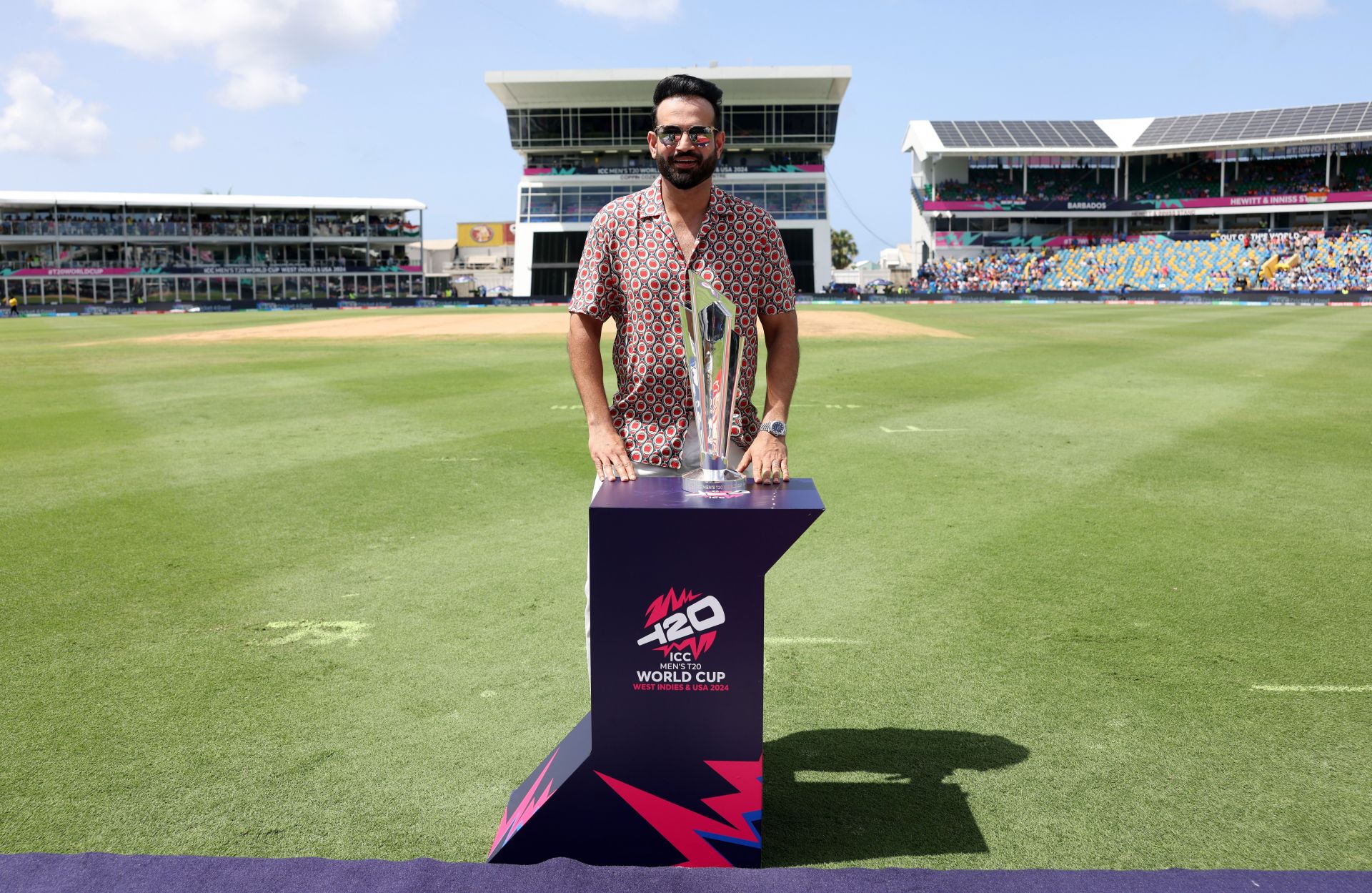 "Saath baith kar piyenge" - Irfan Pathan comes up with a hilarious response to fan's 'hookah' query over old video that has gone viral