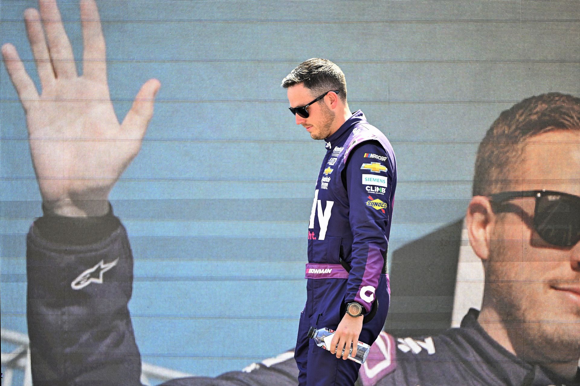 "A complete disaster": Kevin Harvick blasts Alex Bowman's team after 'unacceptable' errors at Darlington 