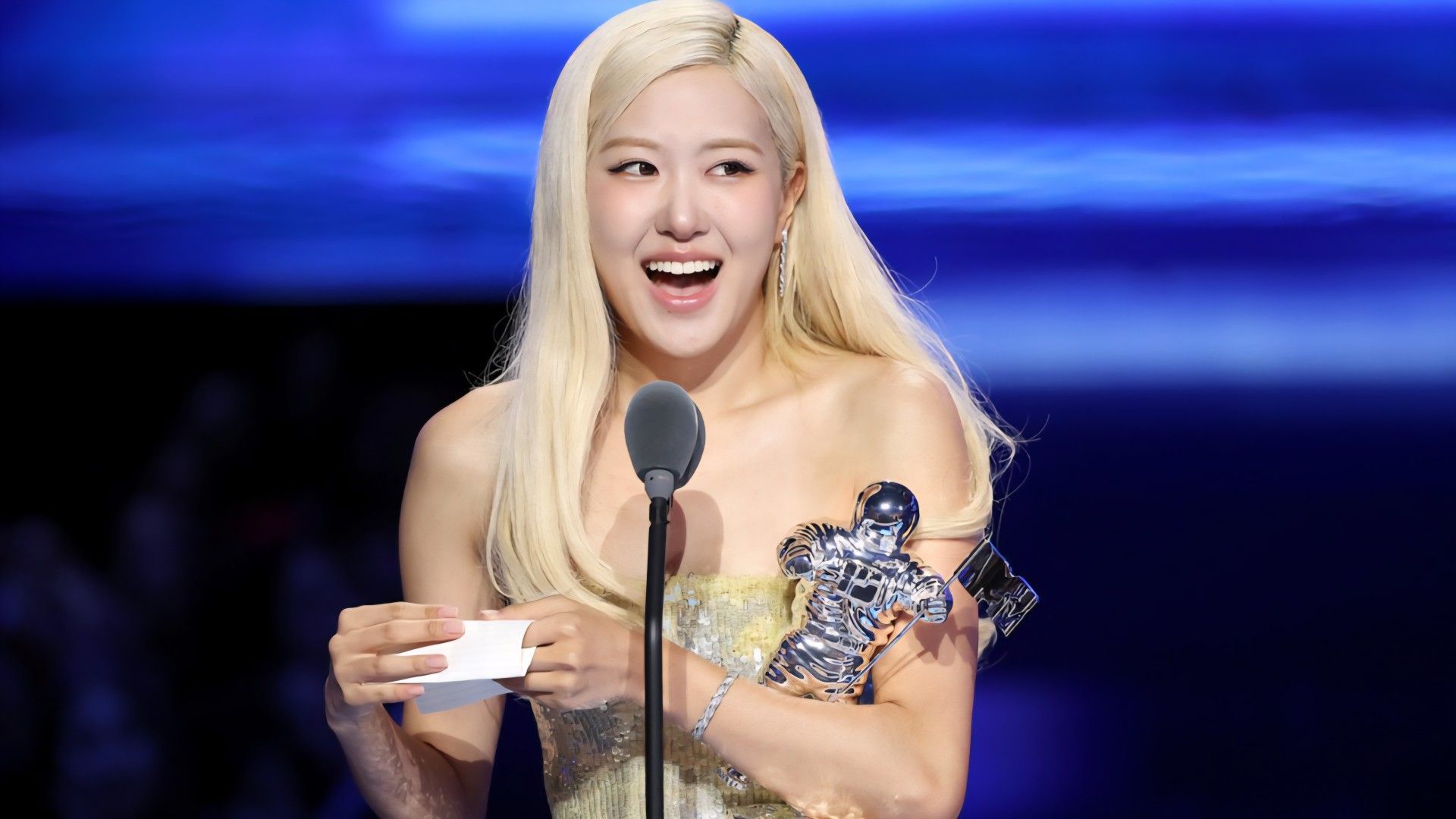 "We're so proud of you": Fans react as Rosé opens up about therapy in VMAs speech following her 'Song of the Year' win