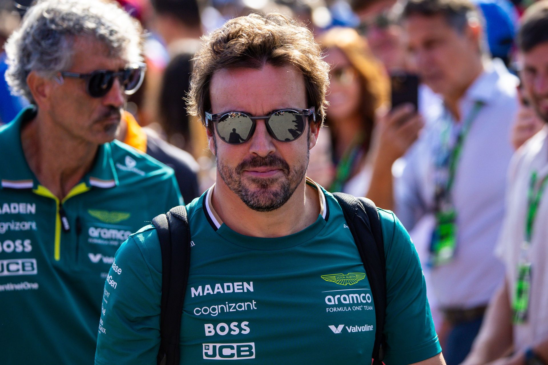 “‪Time to retire old man‬”: F1 world share their verdict after Fernando Alonso retires due to suspension failure at Monza