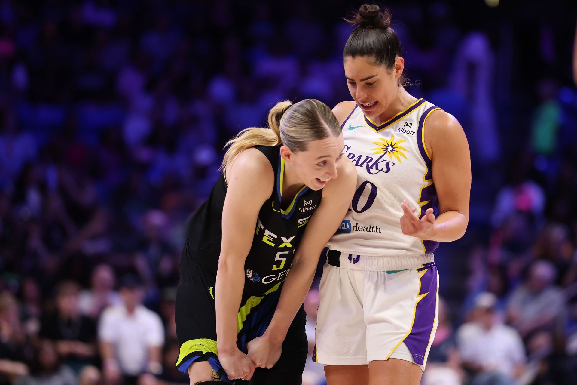 "Karma will happen Plum ain’t taking that": WNBA fans stunned as Paige Bueckers shoves Kelsey Plum during physical battle