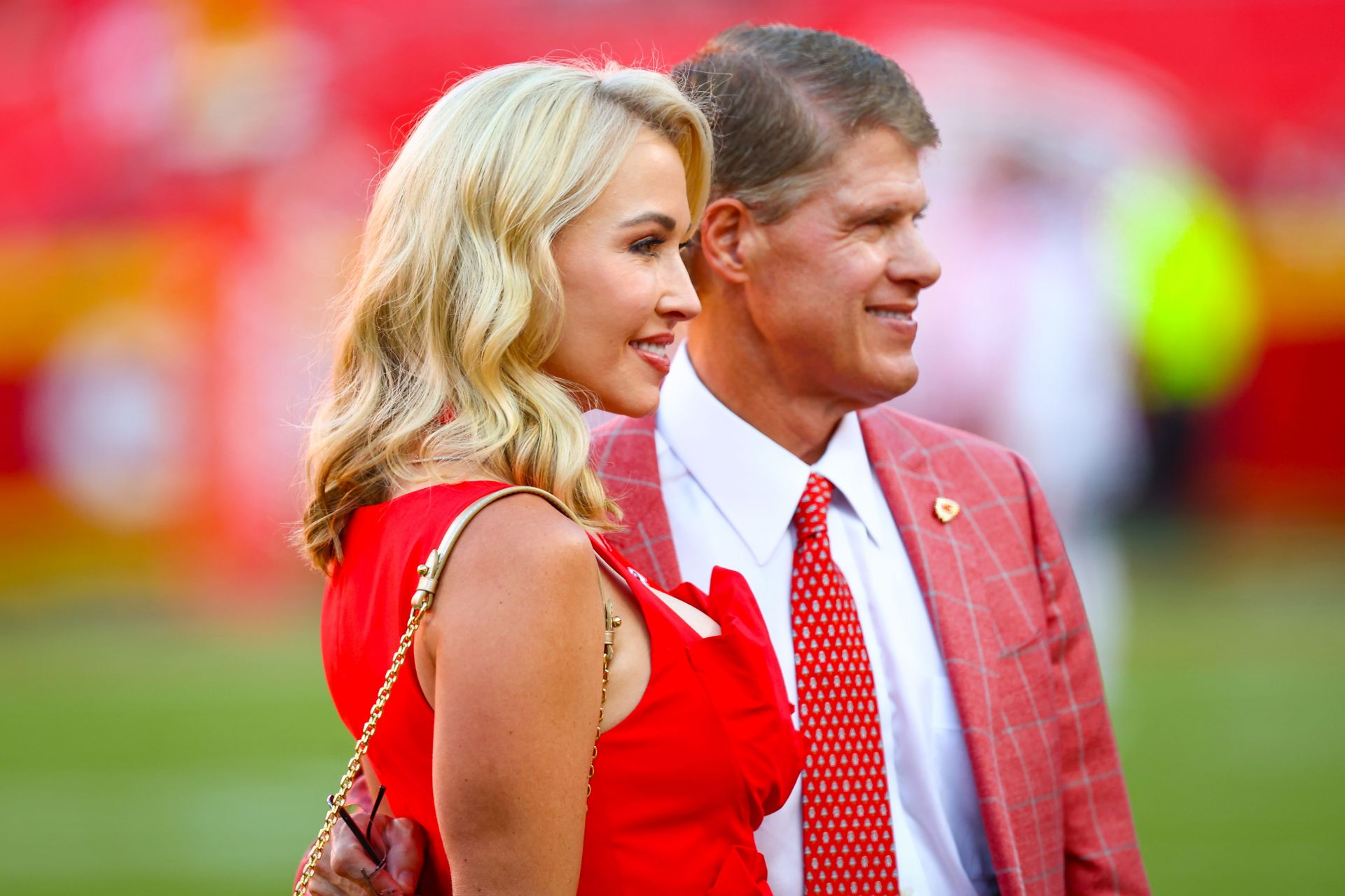 Clark Hunt's wife Tavia uplifts fans' morale with inspiring message after Chiefs' upsetting 27-21 loss to Chargers