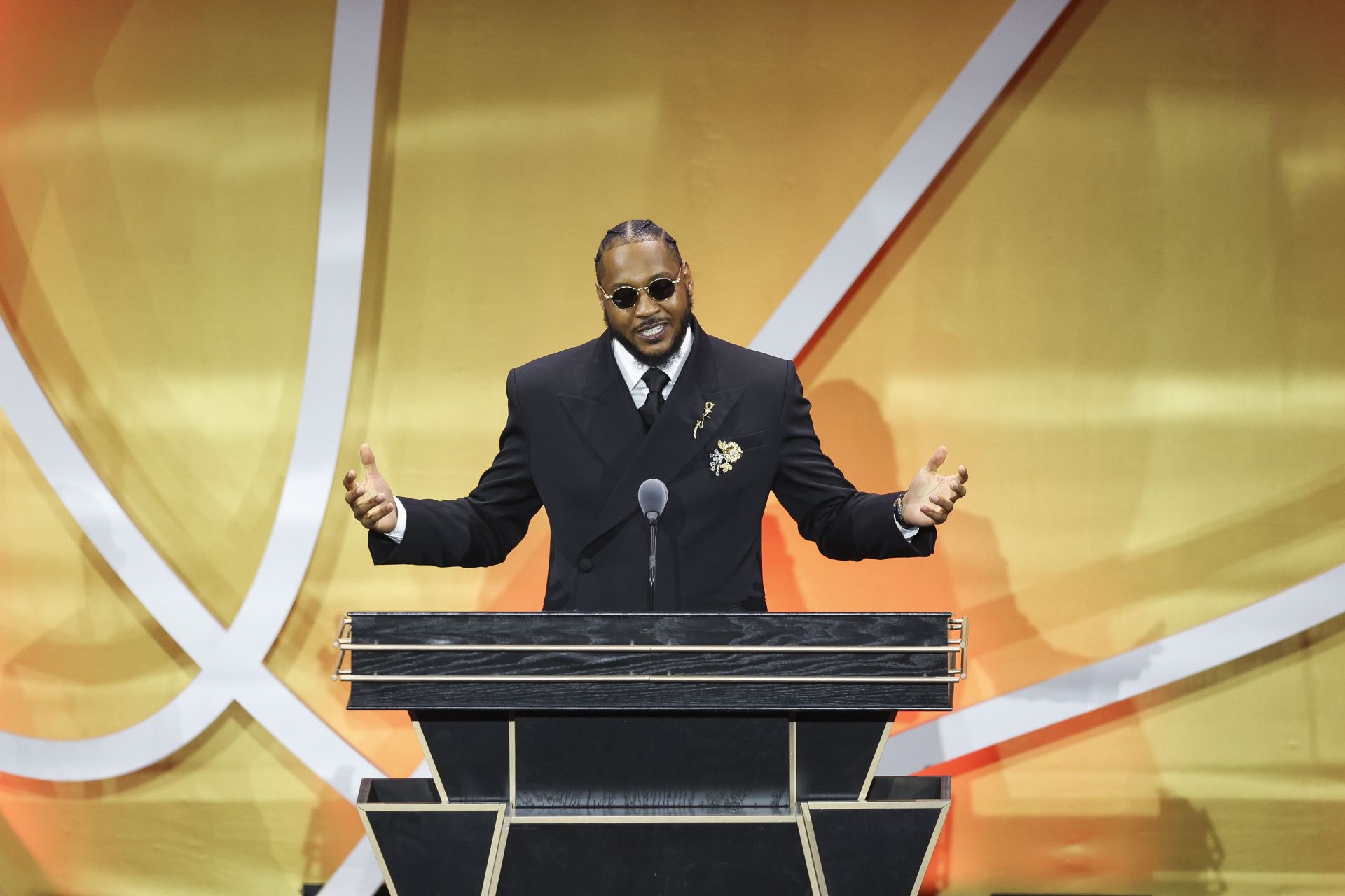 "Kiyan was borderline embarrassed": Fans react as Carmelo Anthony 'finally acknowledges' his daughter with touching public shoutout at HoF ceremony