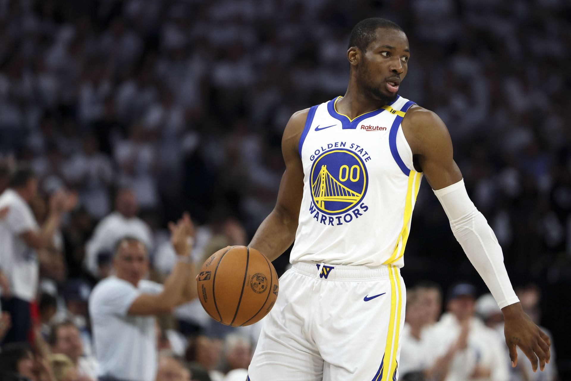 New Three-Team Trade Proposal Sees Spurs land Jonathan Kuminga next to Victor Wembanyama, Warriors Reuniting With 2015 NBA Champ