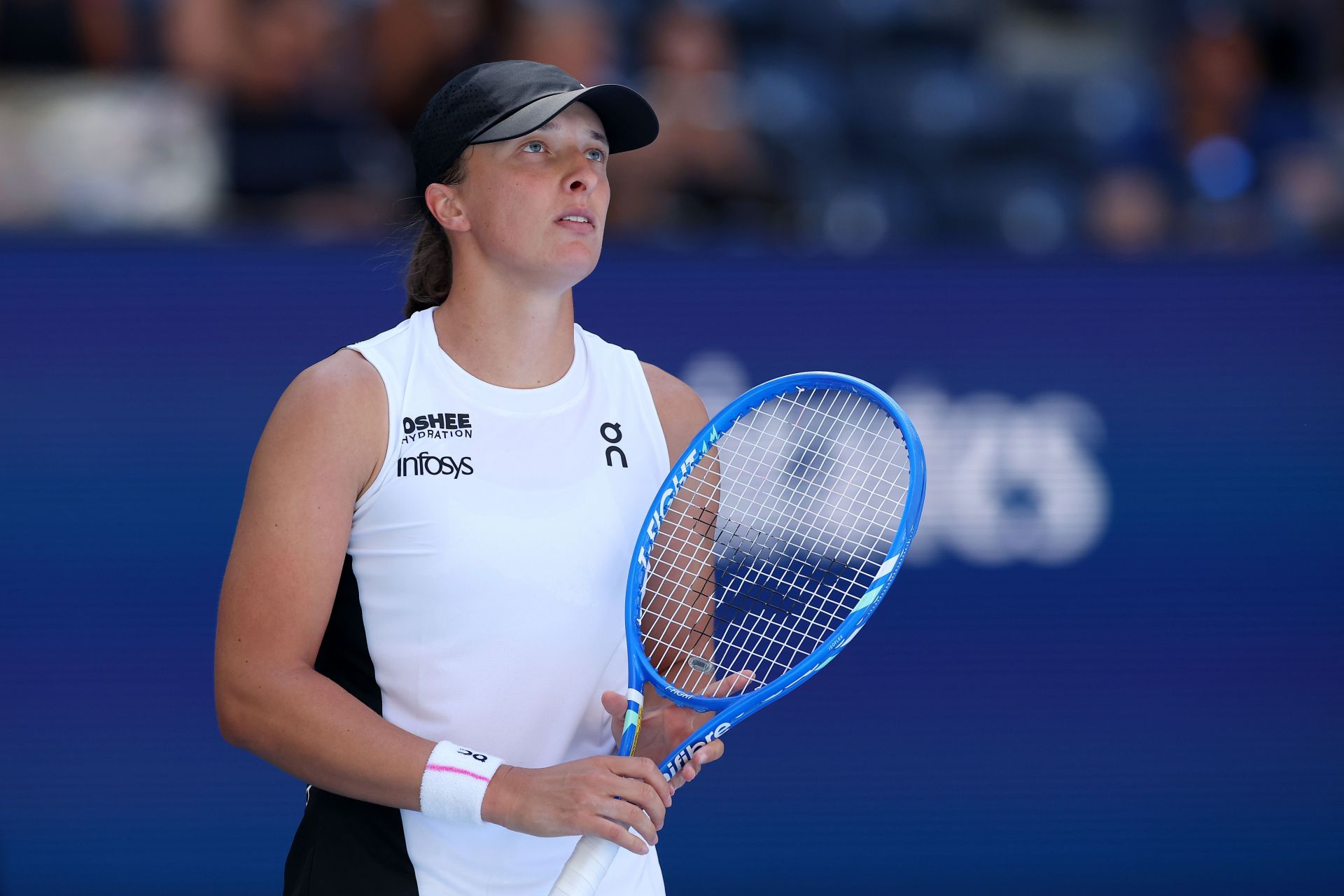 "Iga Swiatek regretting doing Amanda Anisimova so bad in Wimbledon" - Fans react as American gets 'revenge' with US Open QF win against Pole