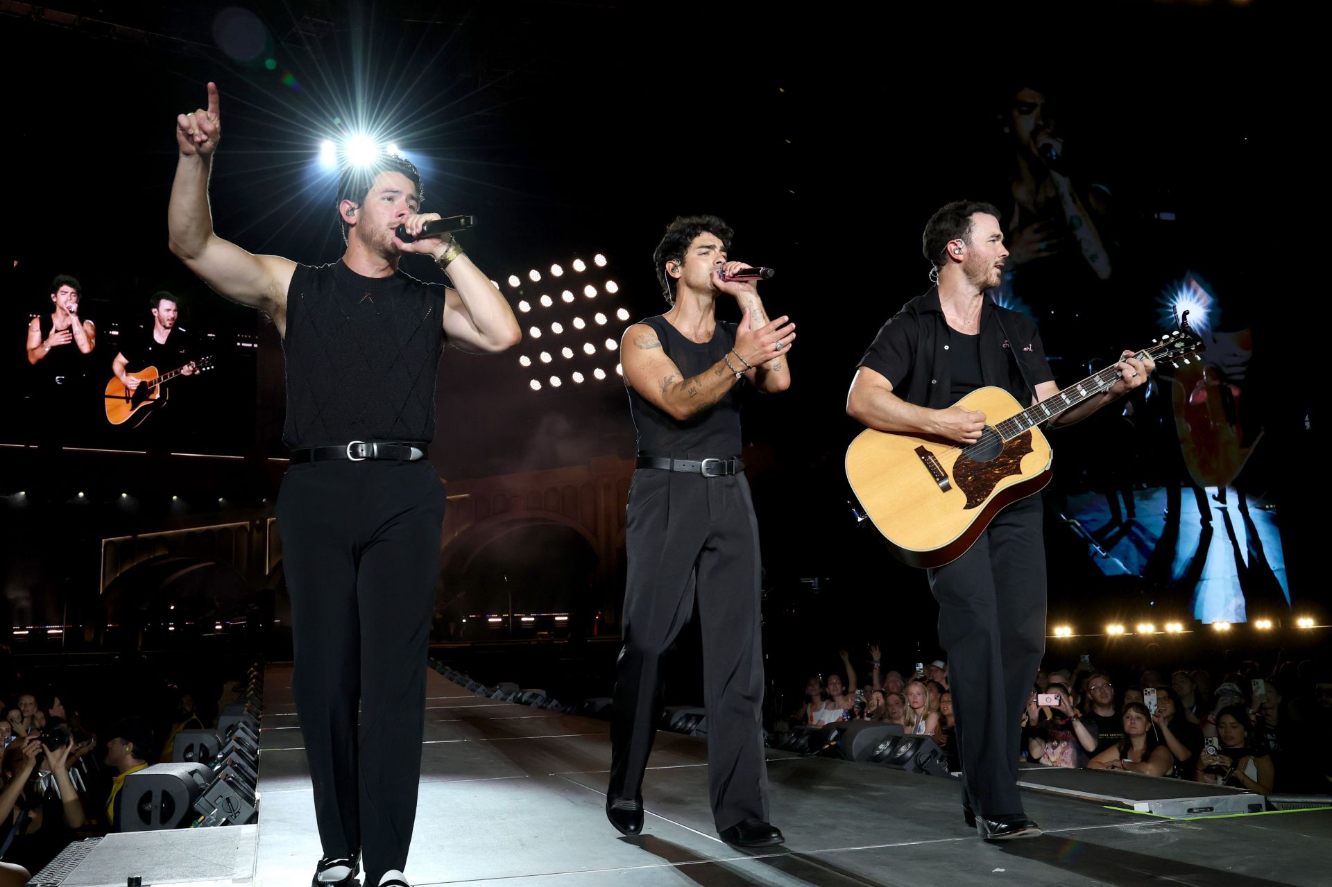 “A 2014 Tumblr fever dream coming back to life”: Netizens react as 5 Seconds of Summer take the stage at Jonas Brothers’ LA concert