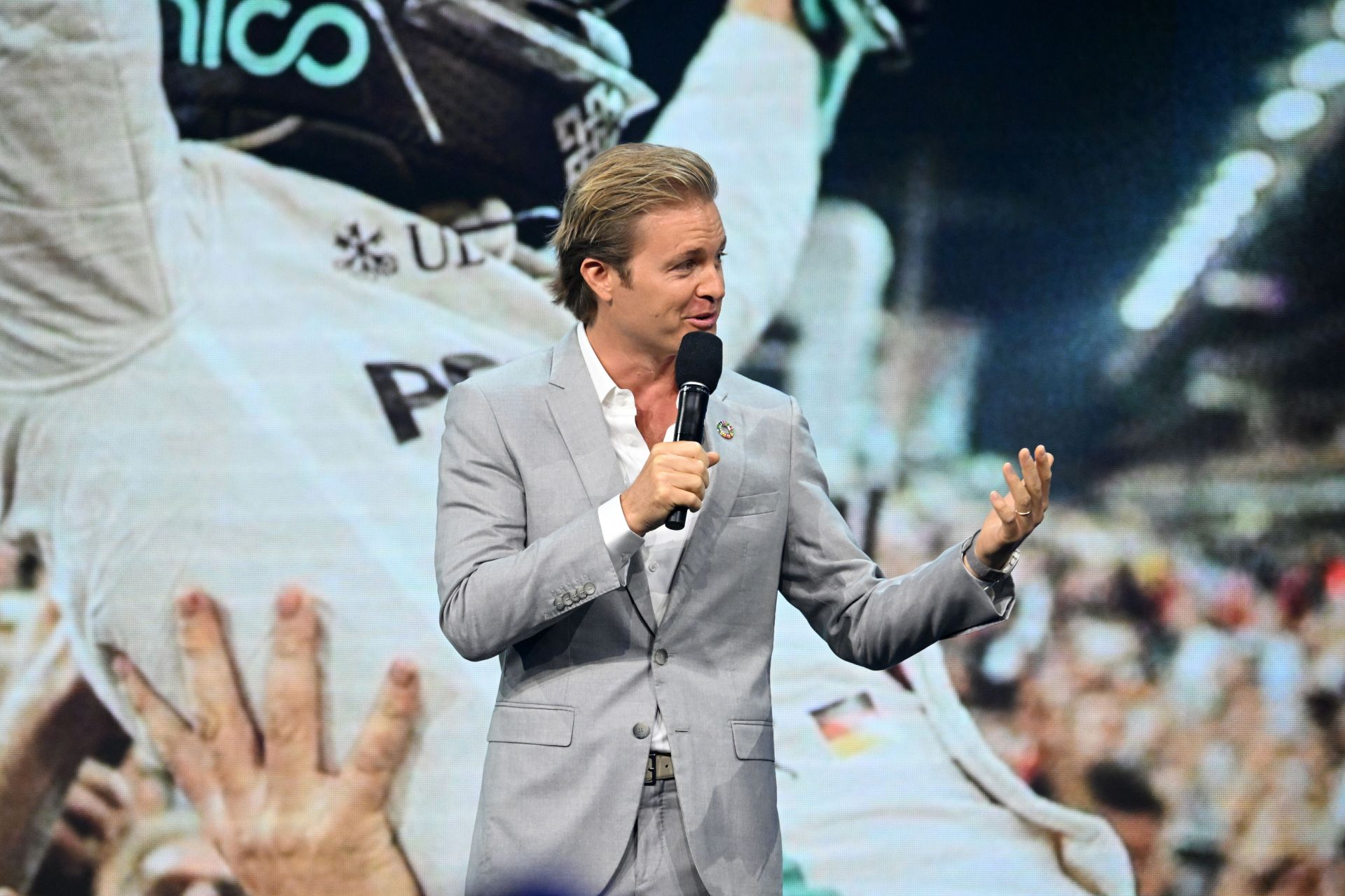 Watch: Nico Rosberg seen hyping the loyal Ferrari fanbase 'Tifosi' ahead of the F1 Italian GP
