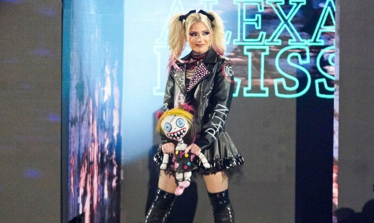 Alexa Bliss reacts after female icon complaints to WWE about putting her against 5’1”