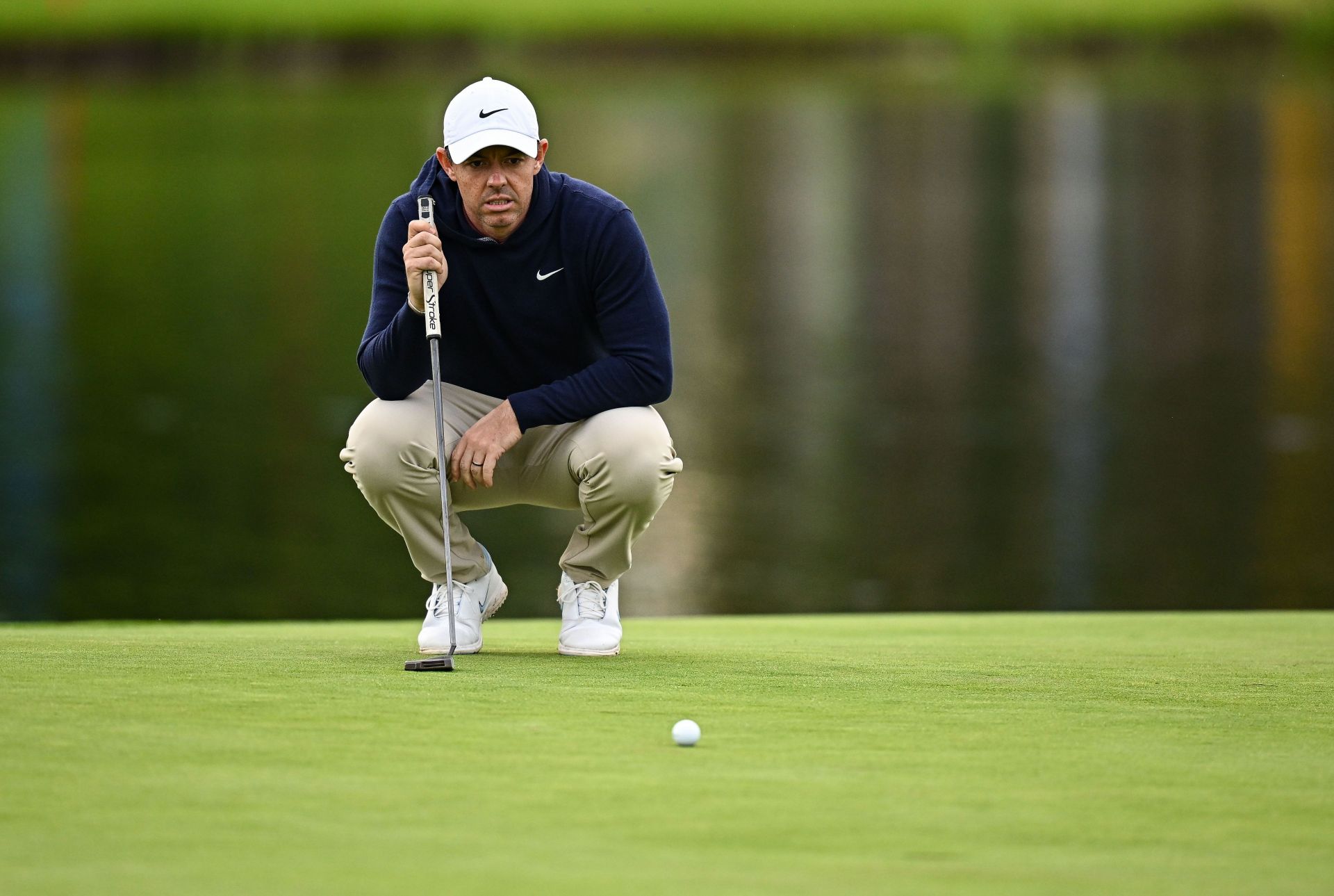 Who is leading the Amgen Irish Open 2025 after Round 2? Leaderboard explored