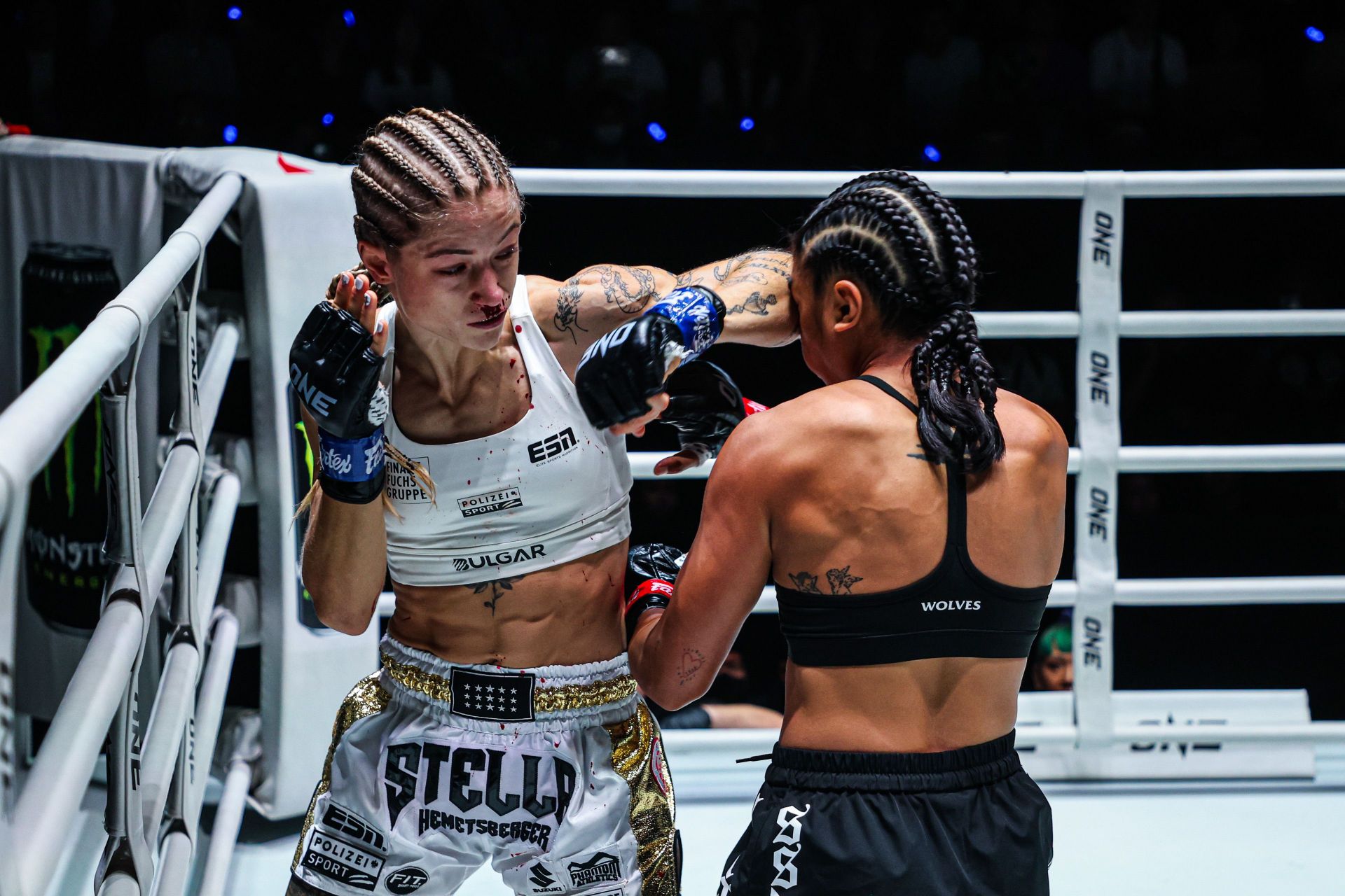 “It feels amazing” - Stella Hemetsberger scores two big knockdowns in first round to beat Jackie Buntan for title