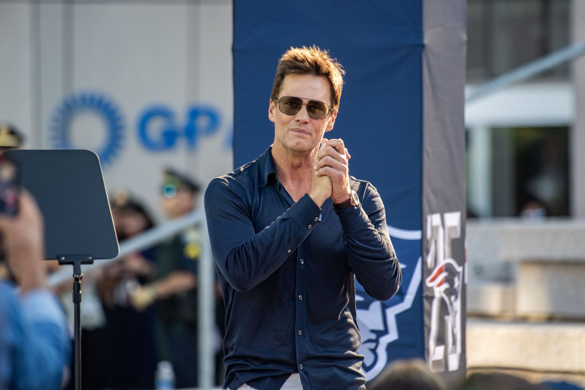 "Get him out of the booth. He's awful": Tom Brady criticized by fans in Fox broadcast return during Giants-Commanders game