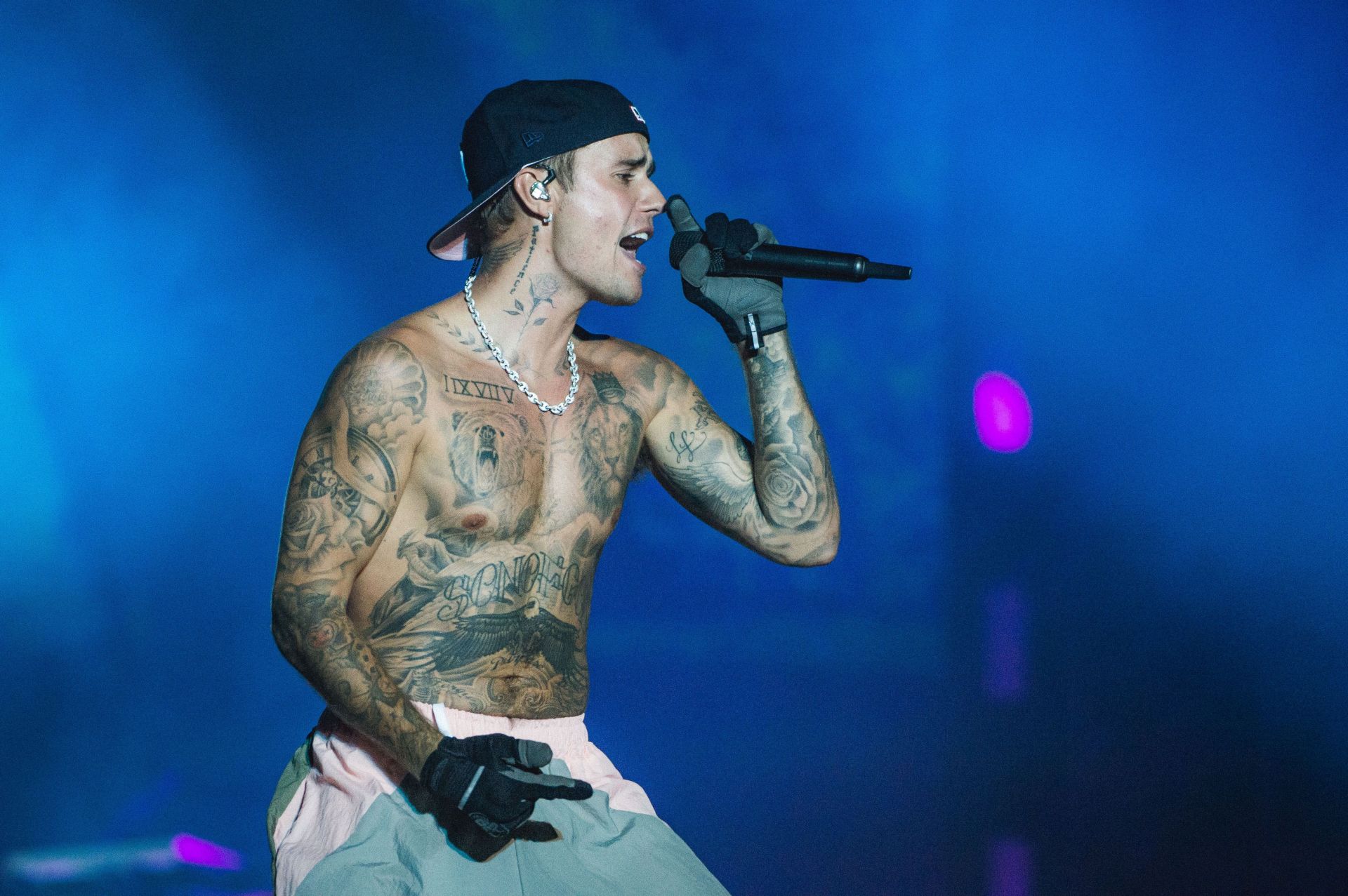 “Im calling my attorney”- Internet reacts as Justin Bieber delays Swag II album after promising midnight release