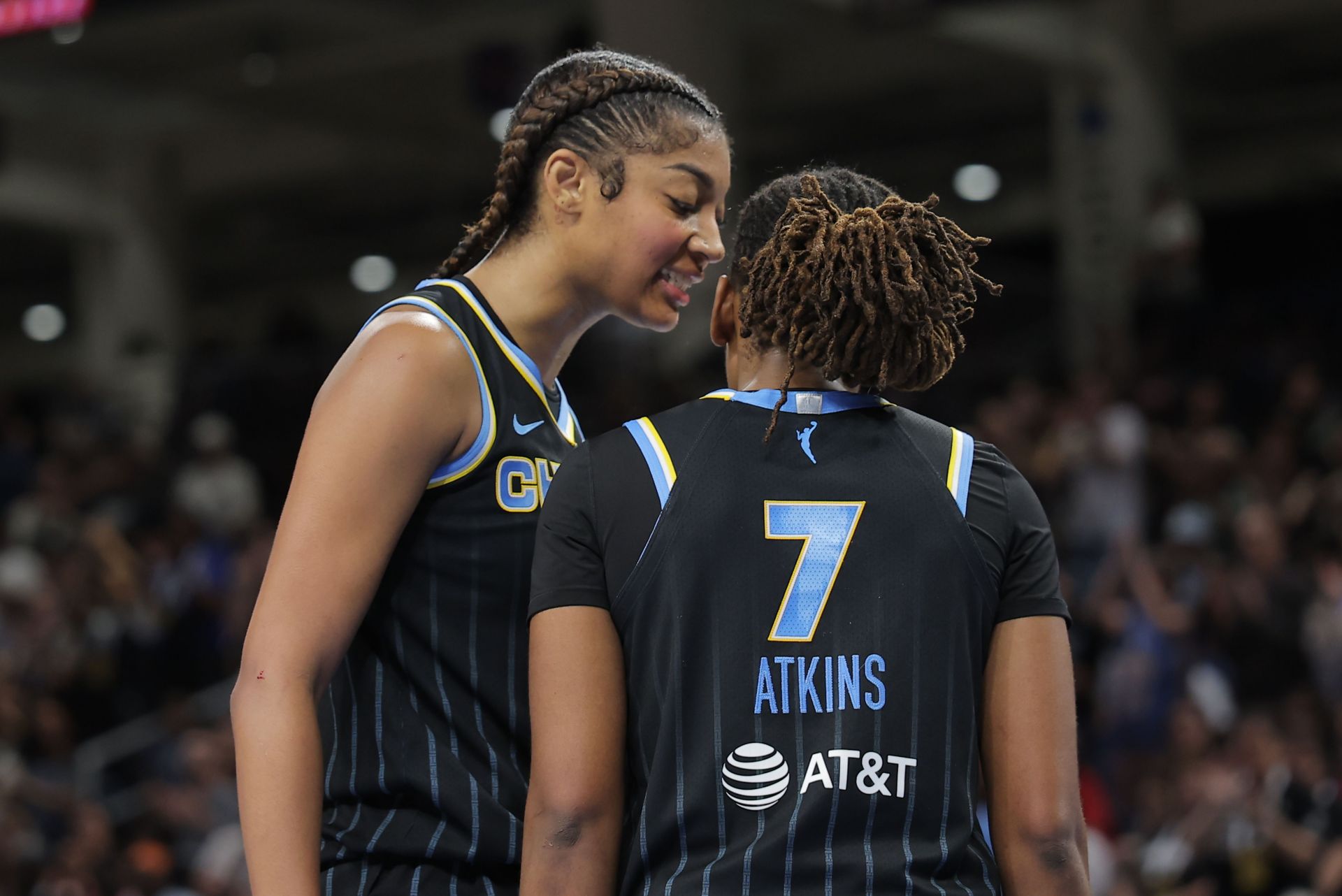 "Do not trust a person like Reese": WNBA fans ridicule Angel Reese after Ariel Atkins and $190,000 guard sneak diss Sky star 