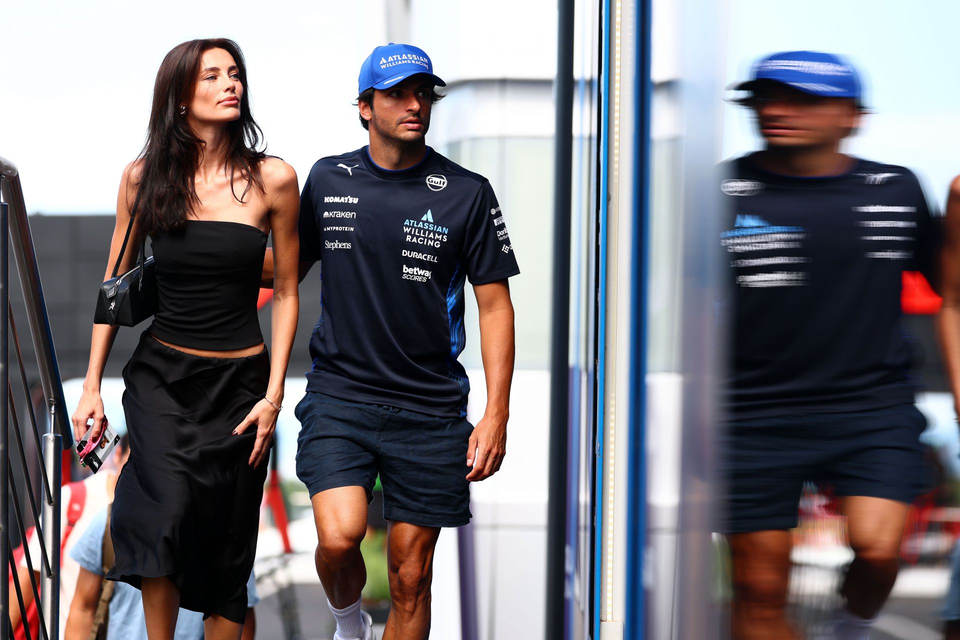 Carlos Sainz's girlfriend Rebecca Donaldson sets fashion statement in an all black outfit