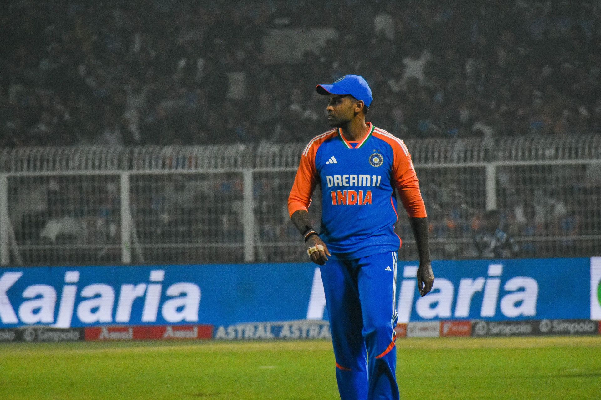 Suryakumar Yadav hides his face as Charith Asalanka makes a hilarious comment at Asia Cup 2025 press conference [Watch]