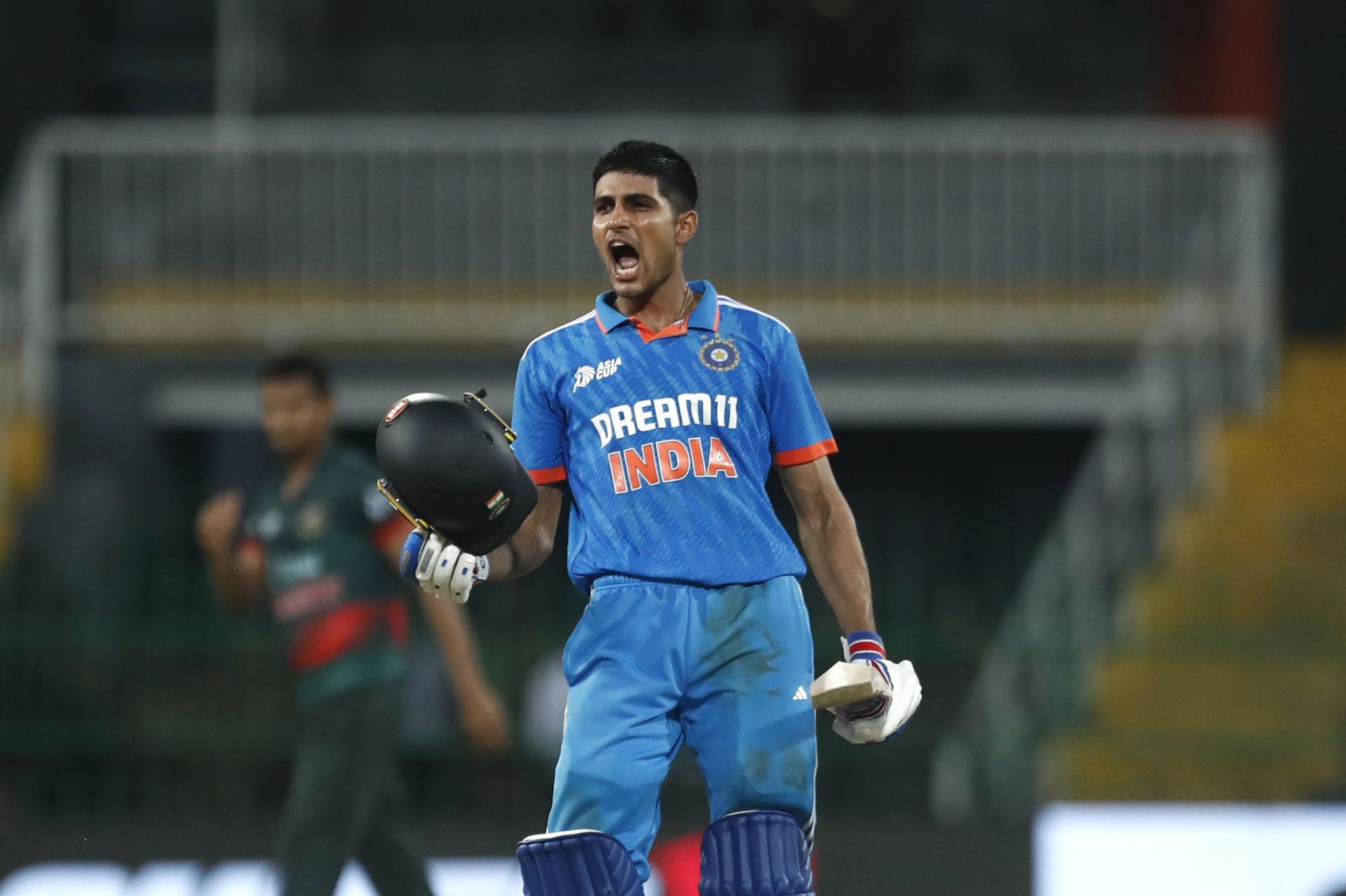 Team India’s young batting star cheekily gifts Shubman Gill a red rose on his 26th birthday ahead of Asia Cup 2025 [Watch]