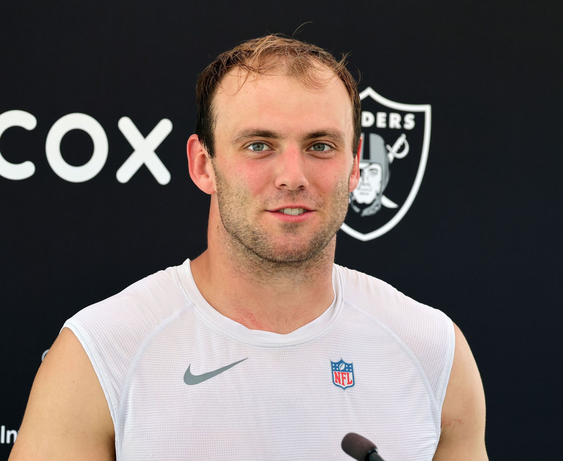 What happened to Brock Bowers? Raiders TE limps off to medical tent during Week 1 clash vs Patriots