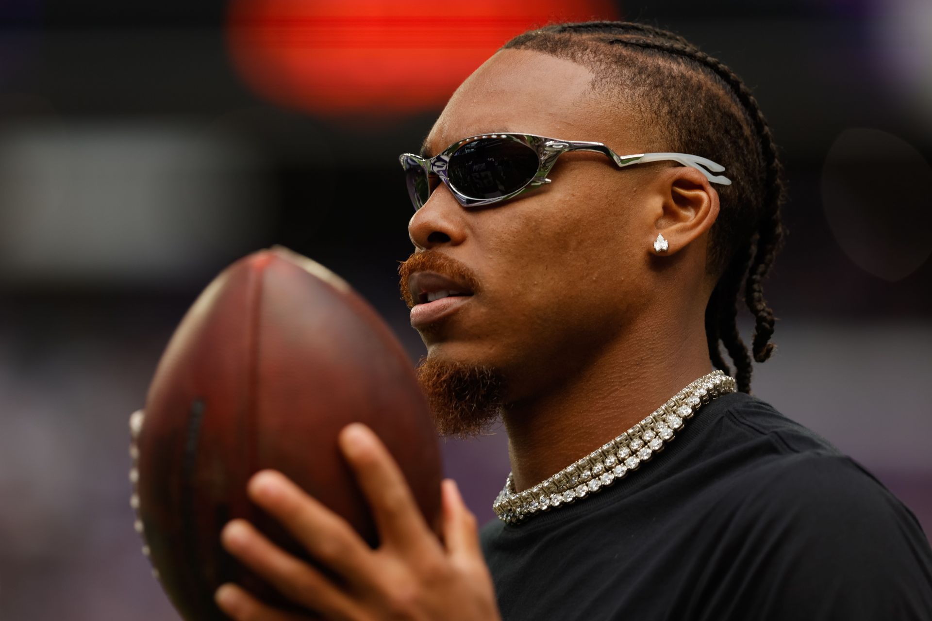 "Justin Jefferson about to request trade": NFL fans react to Vikings WR looking visibly upset on sidelines as J.J. McCarthy struggles on MNF vs. Bears