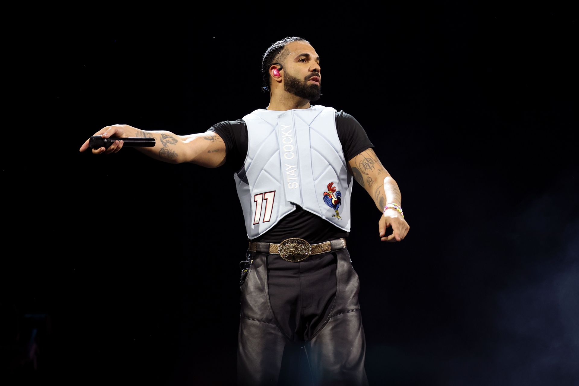 Stylist Asiah Knowles doubles down on Drake by revealing alleged DMs following claims the rapper threatened to revoke a car he gifted her 